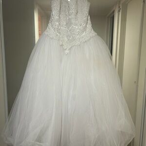 Elegant White Lace Wedding Dress
